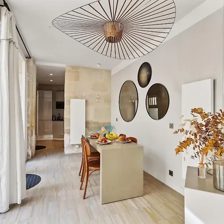 Le Marais & Place Des Vosges - Cityapartmentstay Apartment